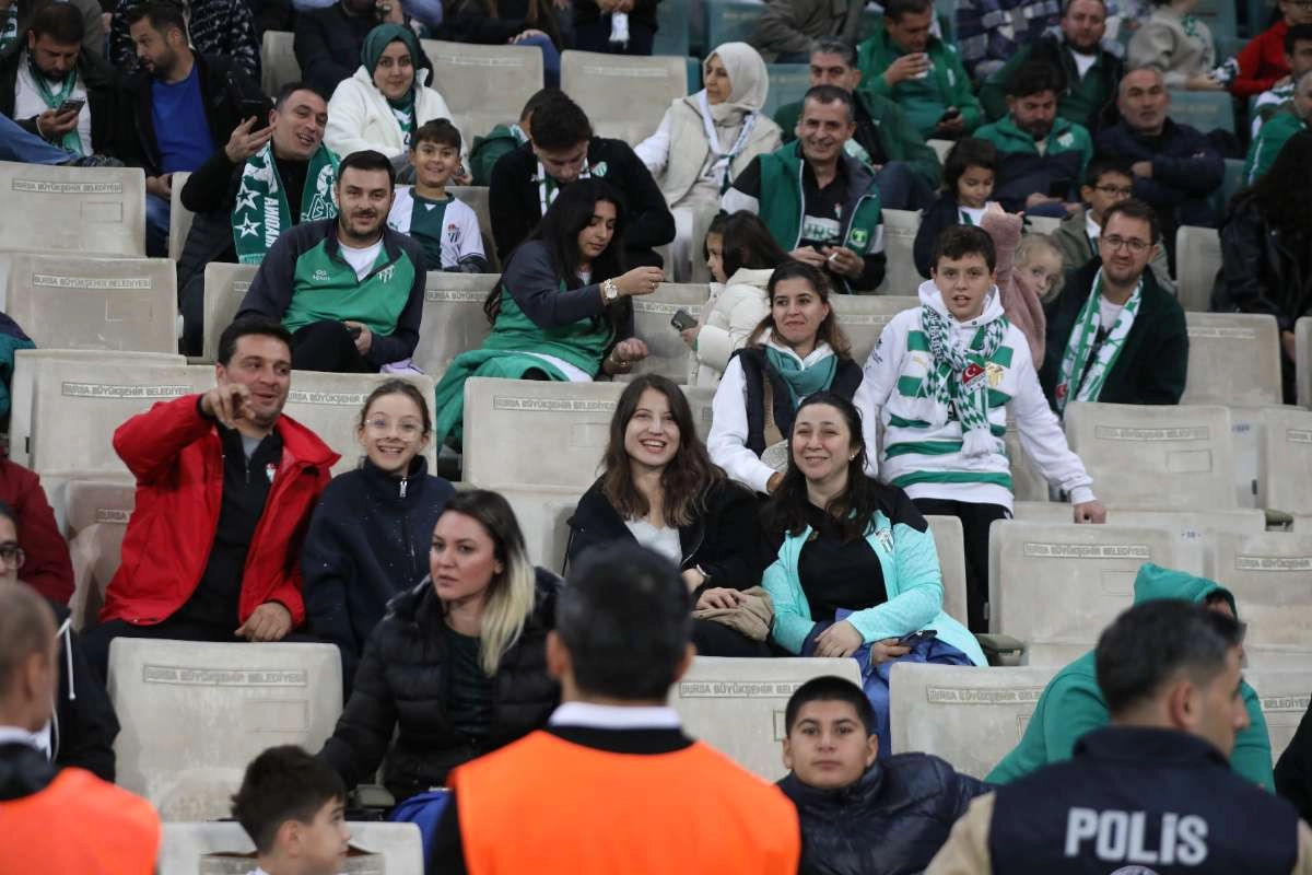 (FOTO GALERİ) Bursaspor-Menemen FK Taraftar Fotoğrafları-1