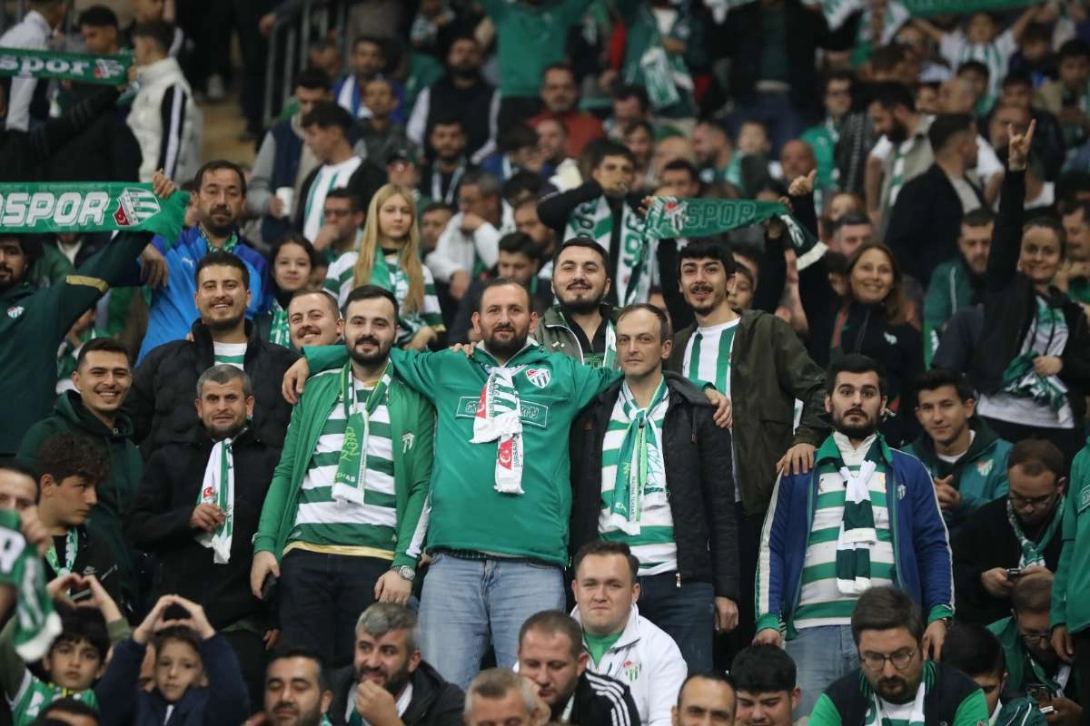 (FOTO GALERİ) Bursaspor-Menemen FK Taraftar Fotoğrafları-1