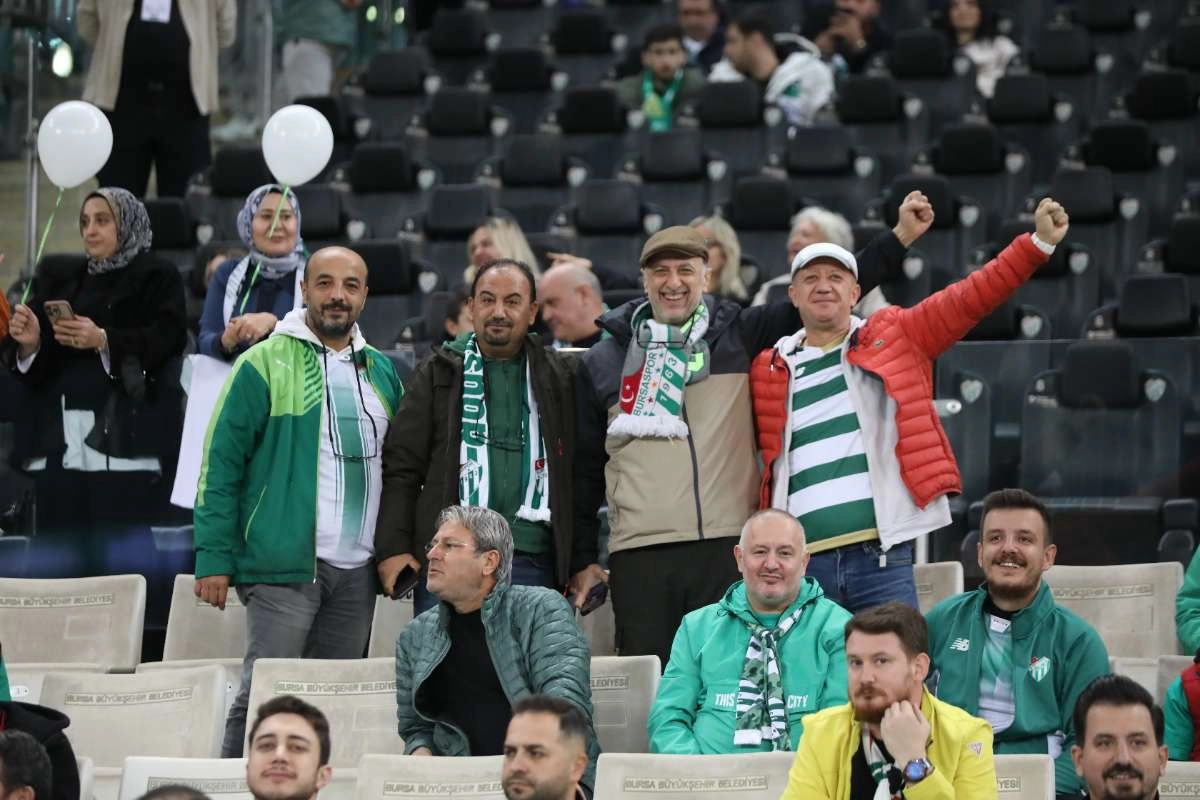 (FOTO GALERİ) Bursaspor-Menemen FK Taraftar Fotoğrafları-1