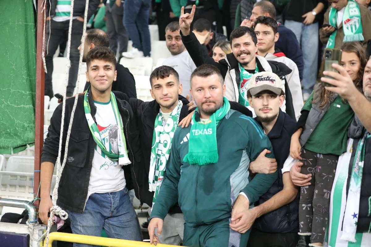(FOTO GALERİ) Bursaspor-Menemen FK Taraftar Fotoğrafları-1