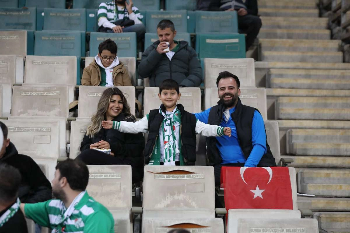 (FOTO GALERİ) Bursaspor-Menemen FK Taraftar Fotoğrafları-1