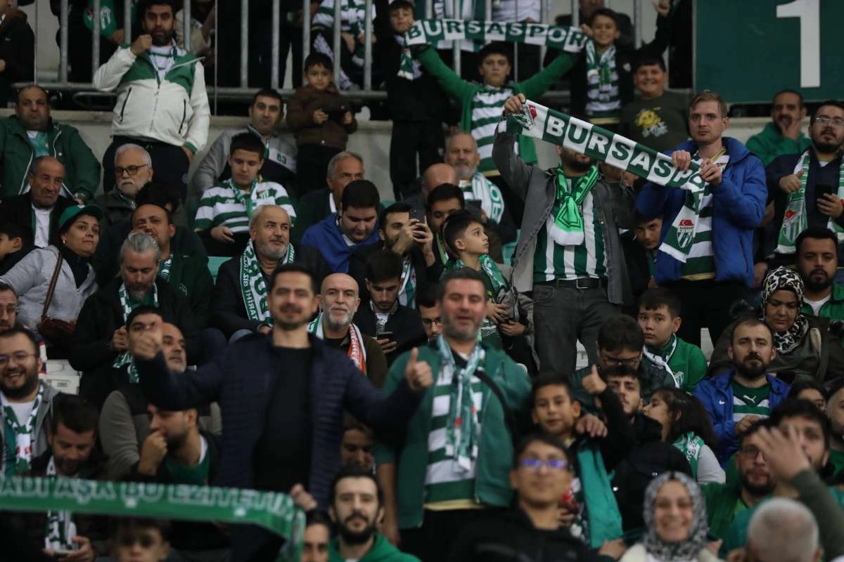 (FOTO GALERİ) Bursaspor-Menemen FK Taraftar Fotoğrafları-1