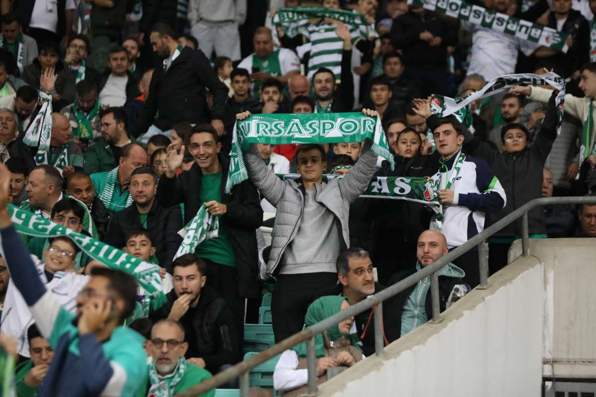 (FOTO GALERİ) Bursaspor-Menemen FK Taraftar Fotoğrafları-1