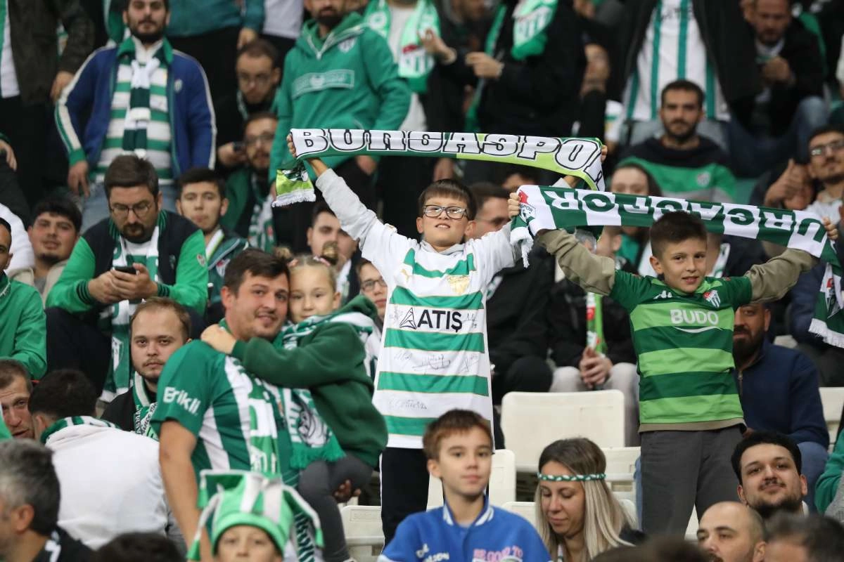 (FOTO GALERİ) Bursaspor-Menemen FK Taraftar Fotoğrafları-1
