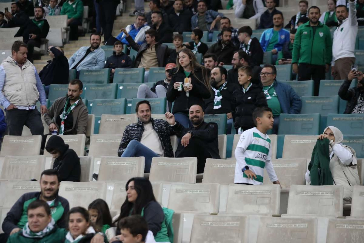 (FOTO GALERİ) Bursaspor-Menemen FK Taraftar Fotoğrafları-1
