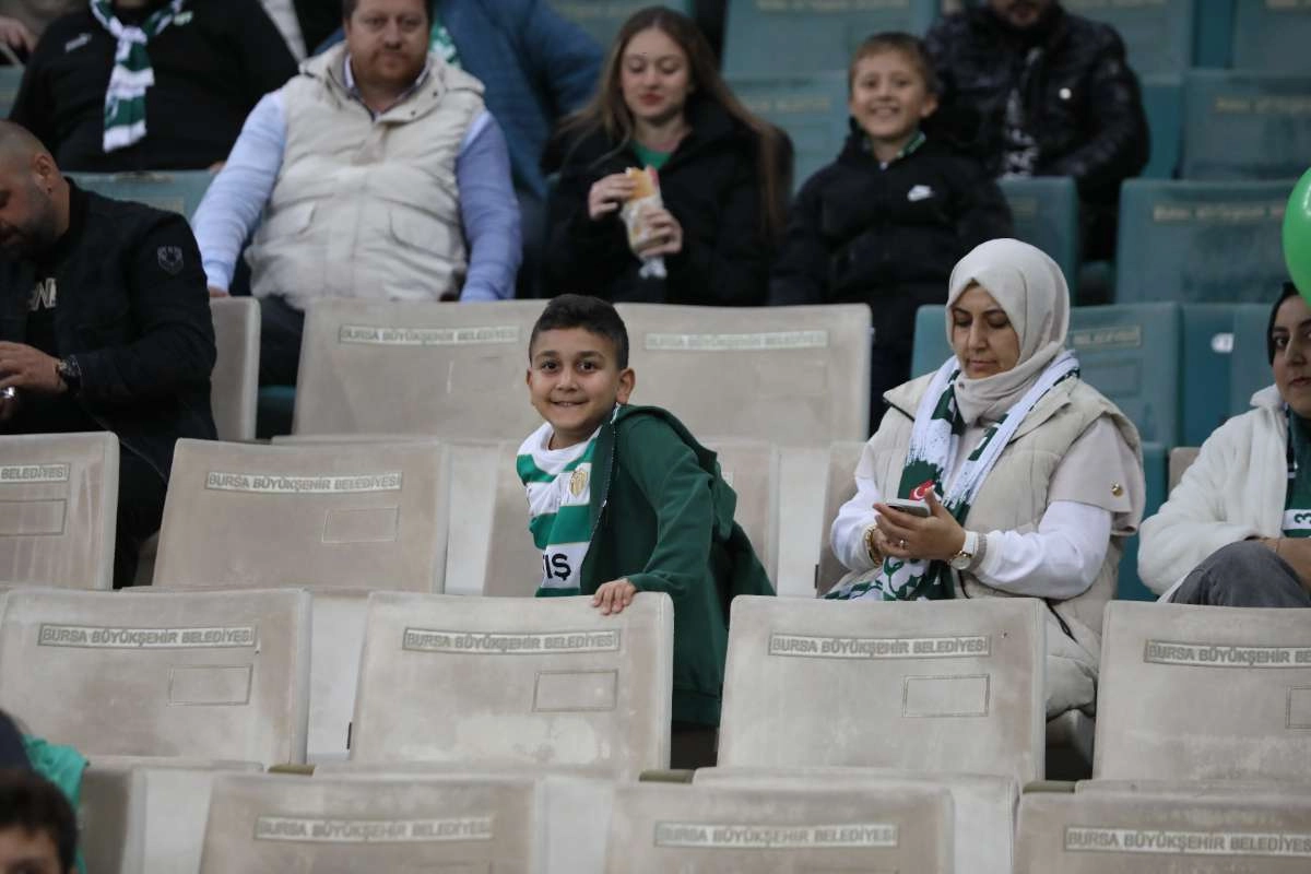 (FOTO GALERİ) Bursaspor-Menemen FK Taraftar Fotoğrafları-1