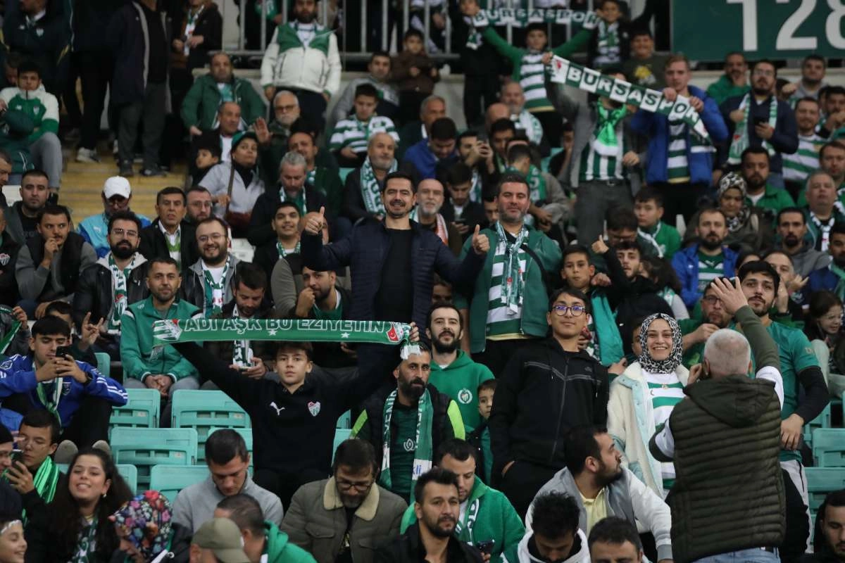 (FOTO GALERİ) Bursaspor-Menemen FK Taraftar Fotoğrafları-1