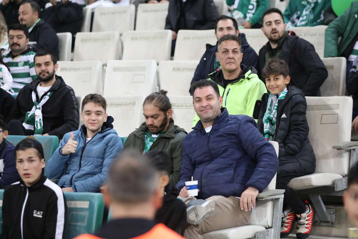 (FOTO GALERİ) Bursaspor-Menemen FK Taraftar Fotoğrafları-1