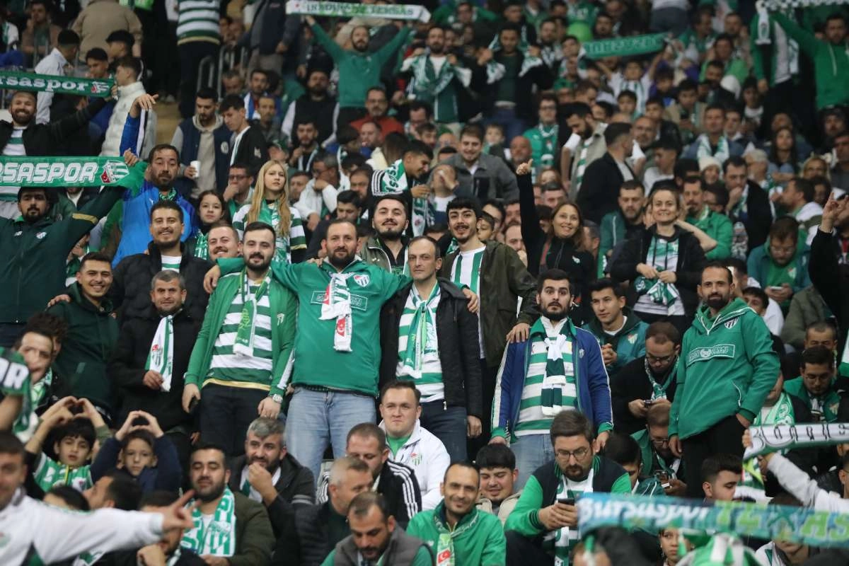 (FOTO GALERİ) Bursaspor-Menemen FK Taraftar Fotoğrafları-1