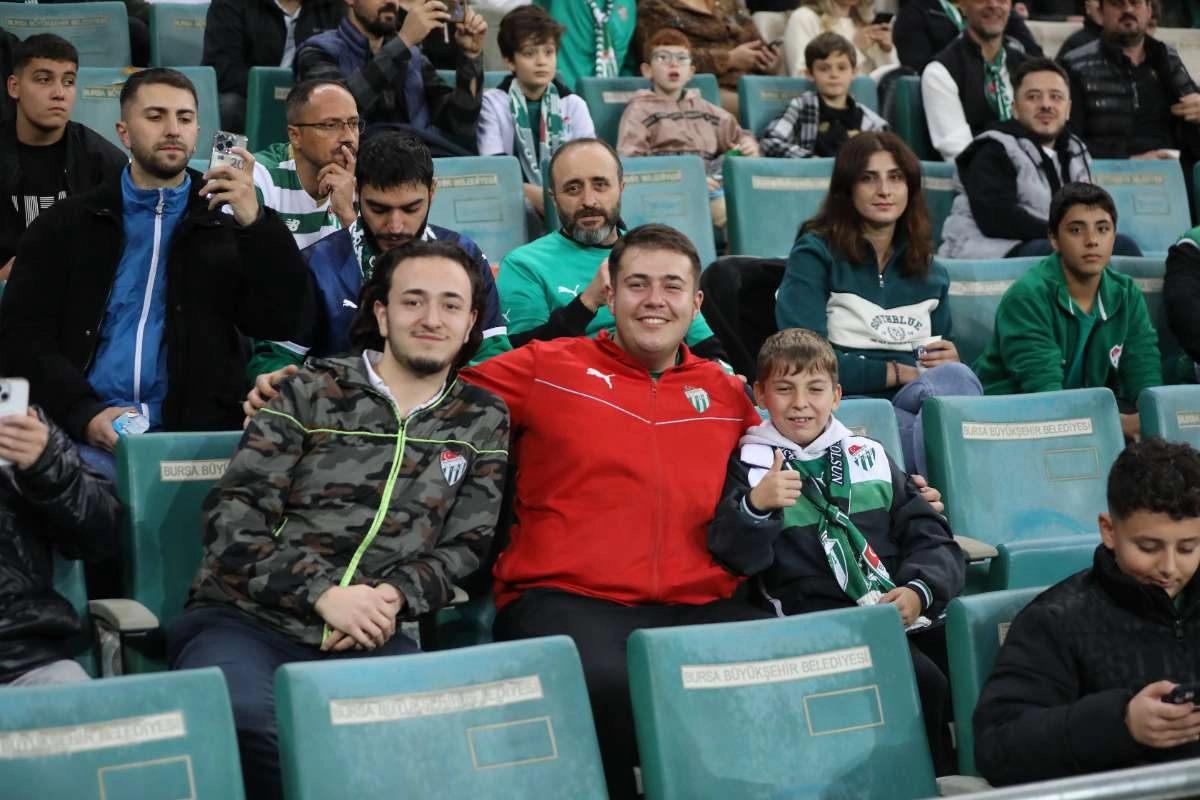 (FOTO GALERİ) Bursaspor-Menemen FK Taraftar Fotoğrafları-1