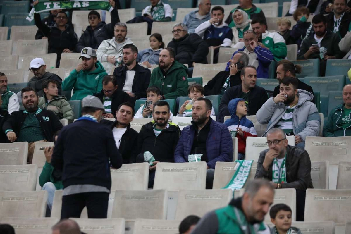 (FOTO GALERİ) Bursaspor-Menemen FK Taraftar Fotoğrafları-1