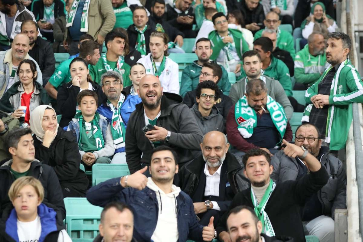(FOTO GALERİ) Bursaspor-Menemen FK Taraftar Fotoğrafları-1