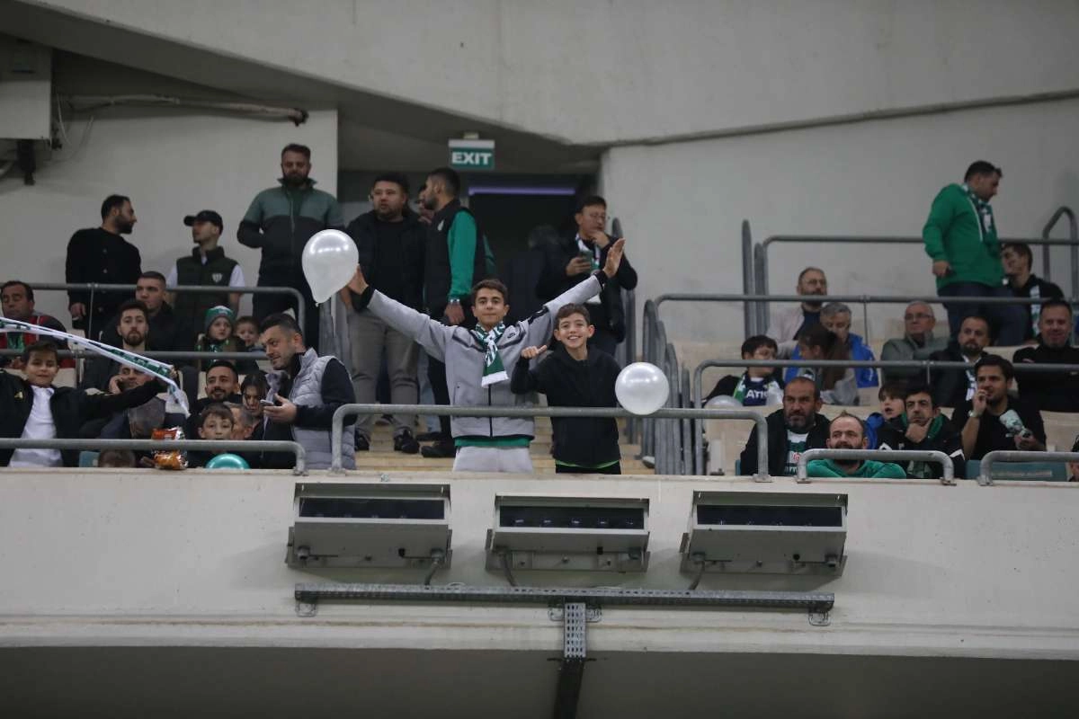 (FOTO GALERİ) Bursaspor-Menemen FK Taraftar Fotoğrafları-1