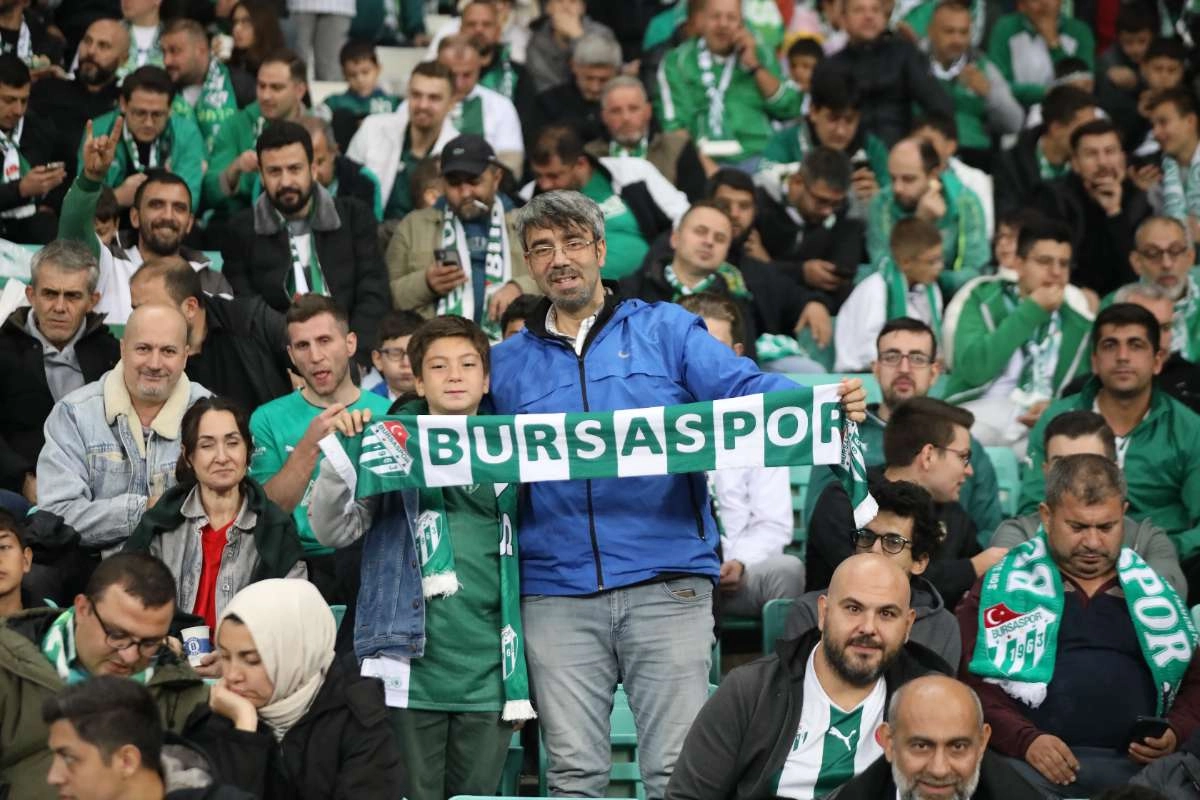 (FOTO GALERİ) Bursaspor-Menemen FK Taraftar Fotoğrafları-1