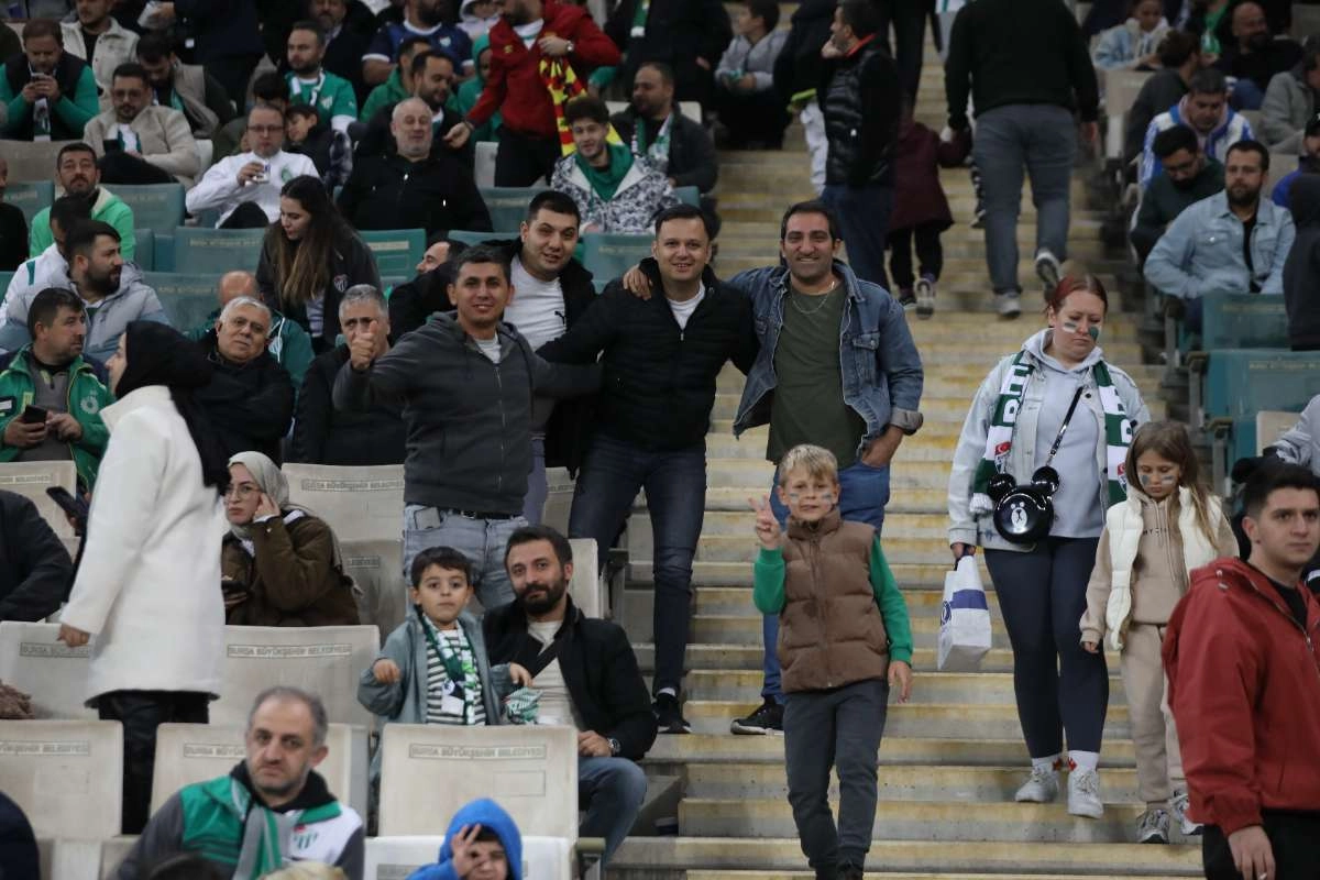 (FOTO GALERİ) Bursaspor-Menemen FK Taraftar Fotoğrafları-1