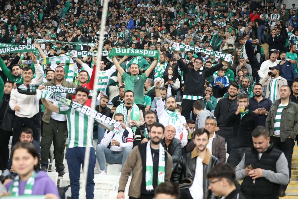 (FOTO GALERİ) Bursaspor-Menemen FK Taraftar Fotoğrafları-1