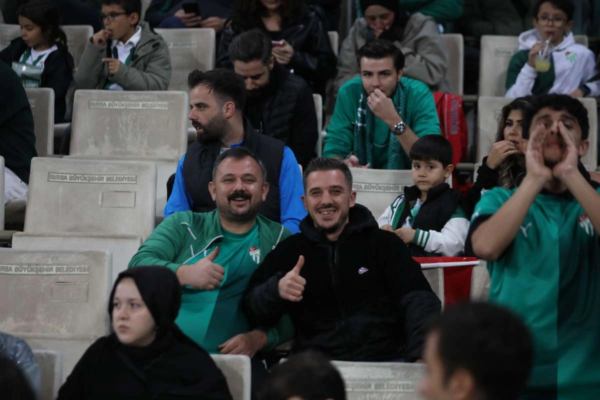 (FOTO GALERİ) Bursaspor-Menemen FK Taraftar Fotoğrafları-1