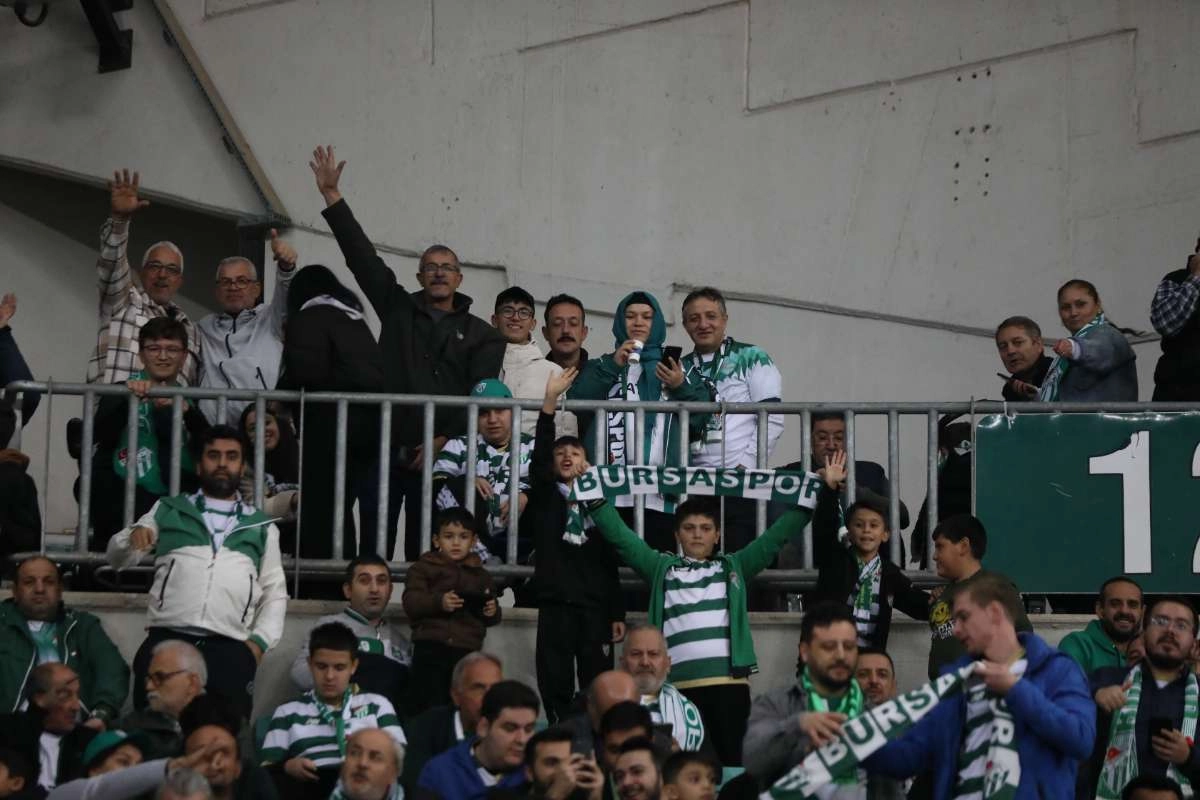(FOTO GALERİ) Bursaspor-Menemen FK Taraftar Fotoğrafları-1