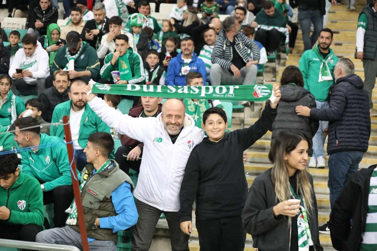 (FOTO GALERİ) Bursaspor-Menemen FK Taraftar Fotoğrafları-1