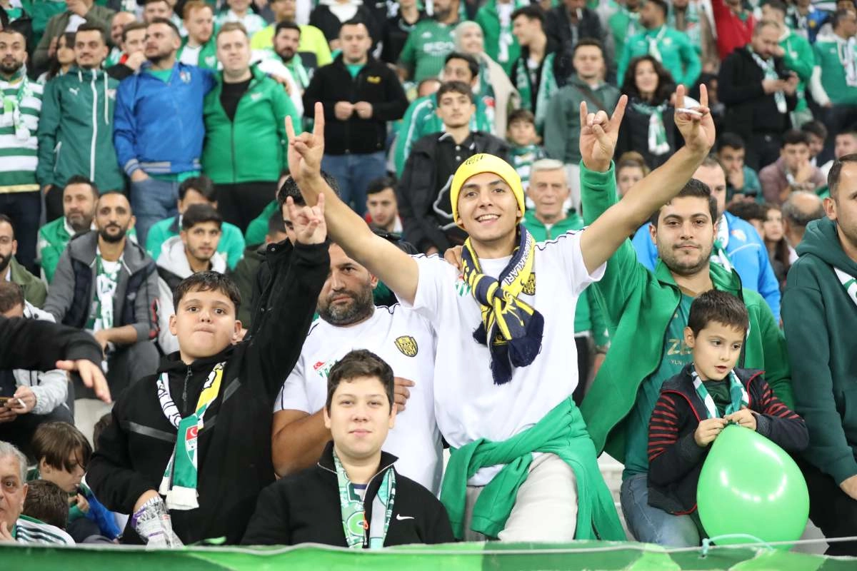 (FOTO GALERİ) Bursaspor-Menemen FK Taraftar Fotoğrafları-1