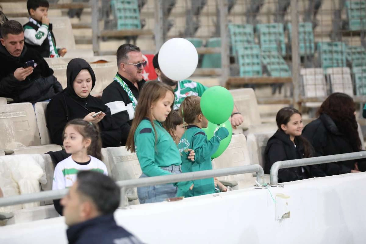 (FOTO GALERİ) Bursaspor-Menemen FK Taraftar Fotoğrafları-1