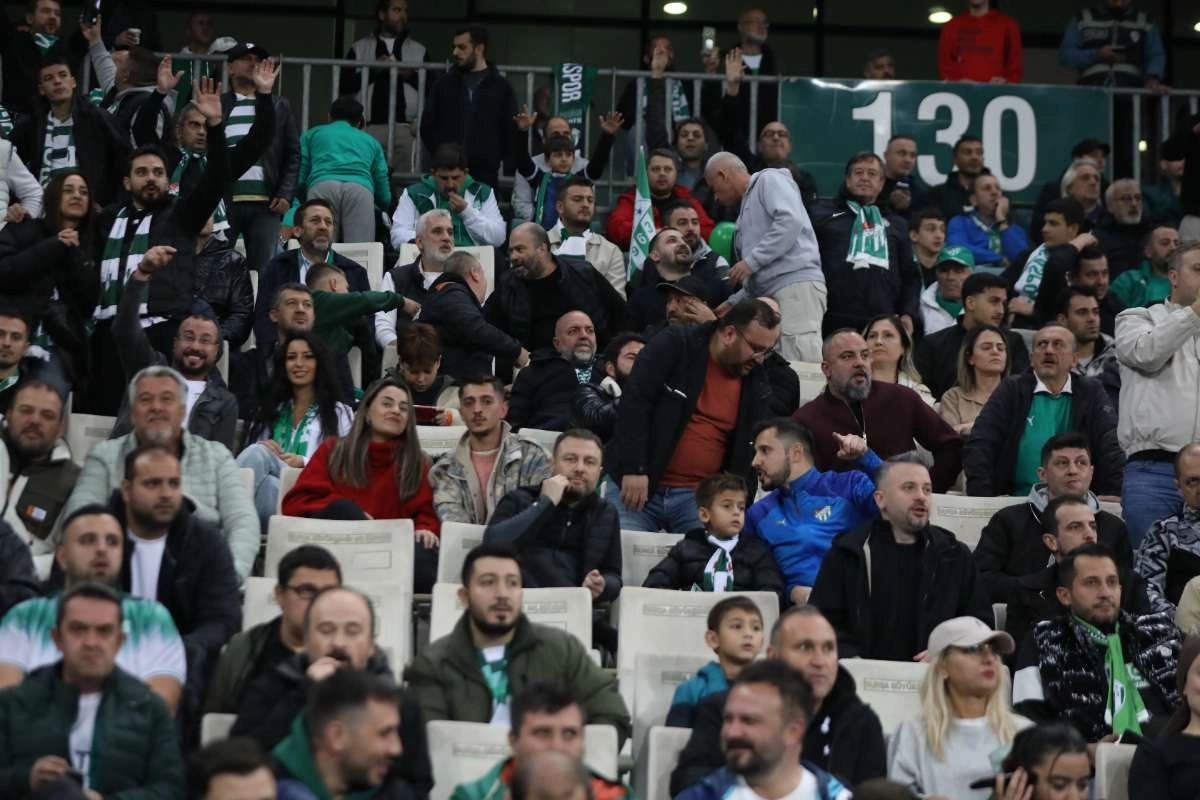 (FOTO GALERİ) Bursaspor-Menemen FK Taraftar Fotoğrafları-1