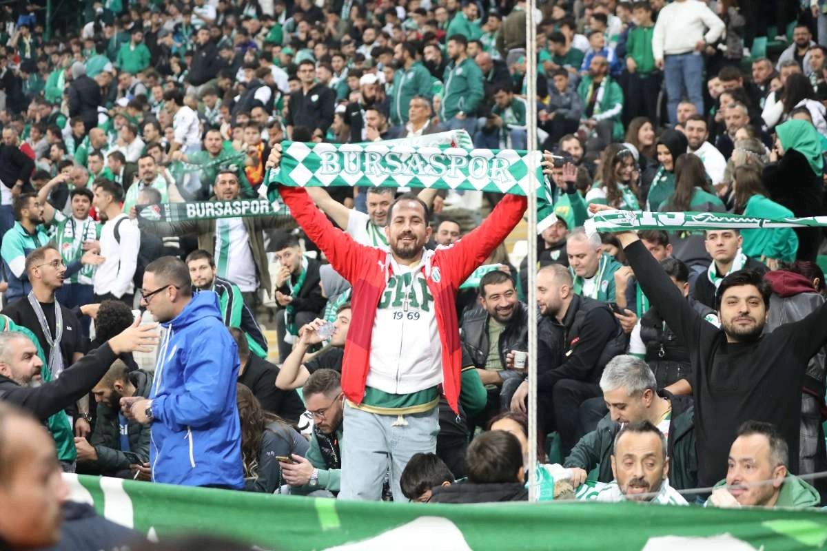 (FOTO GALERİ) Bursaspor-Menemen FK Taraftar Fotoğrafları-1