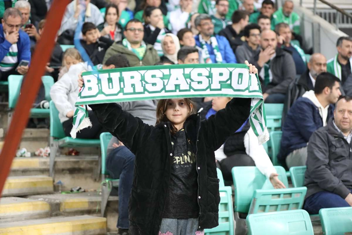 (FOTO GALERİ) Bursaspor-Menemen FK Taraftar Fotoğrafları-1