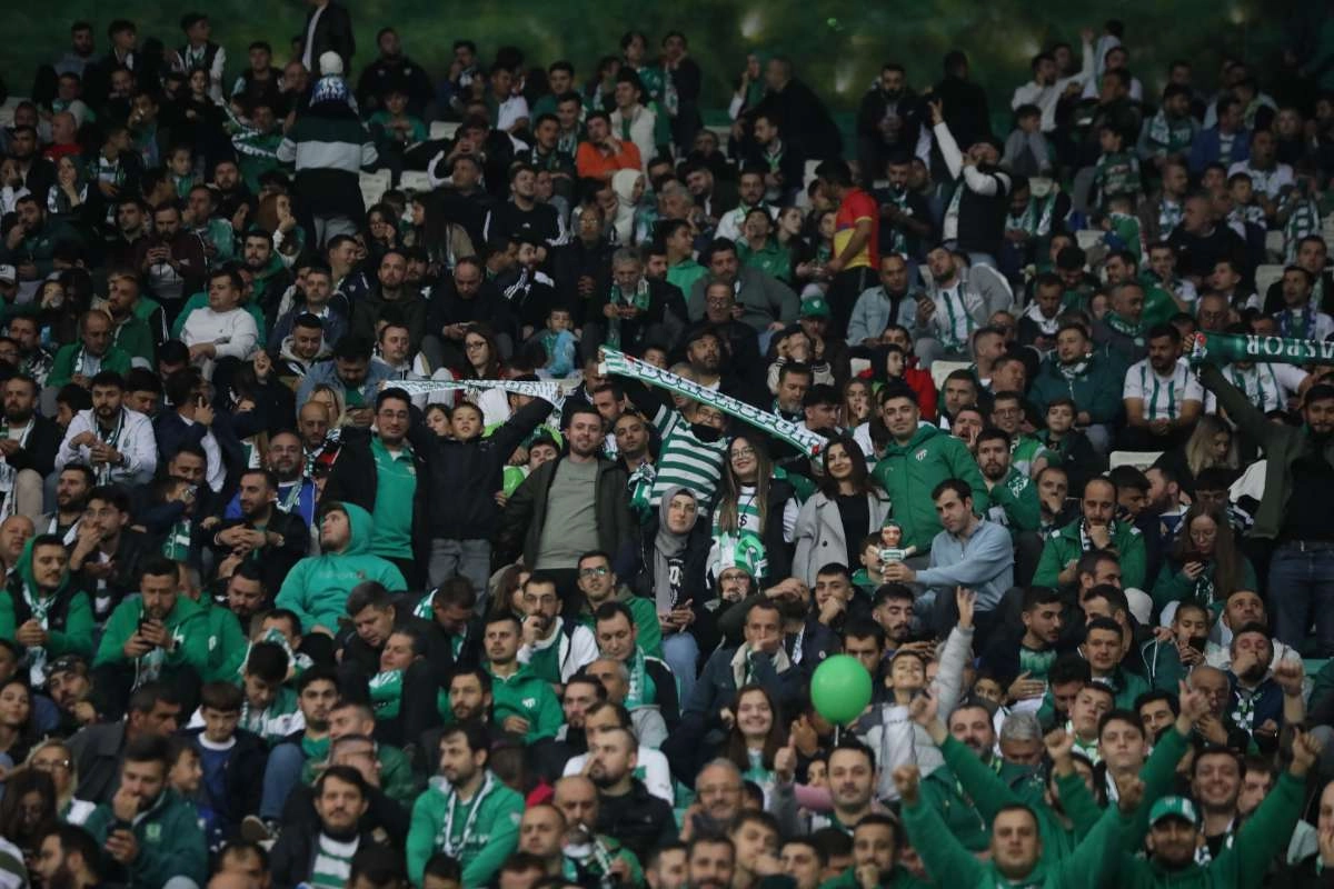(FOTO GALERİ) Bursaspor-Menemen FK Taraftar Fotoğrafları-1