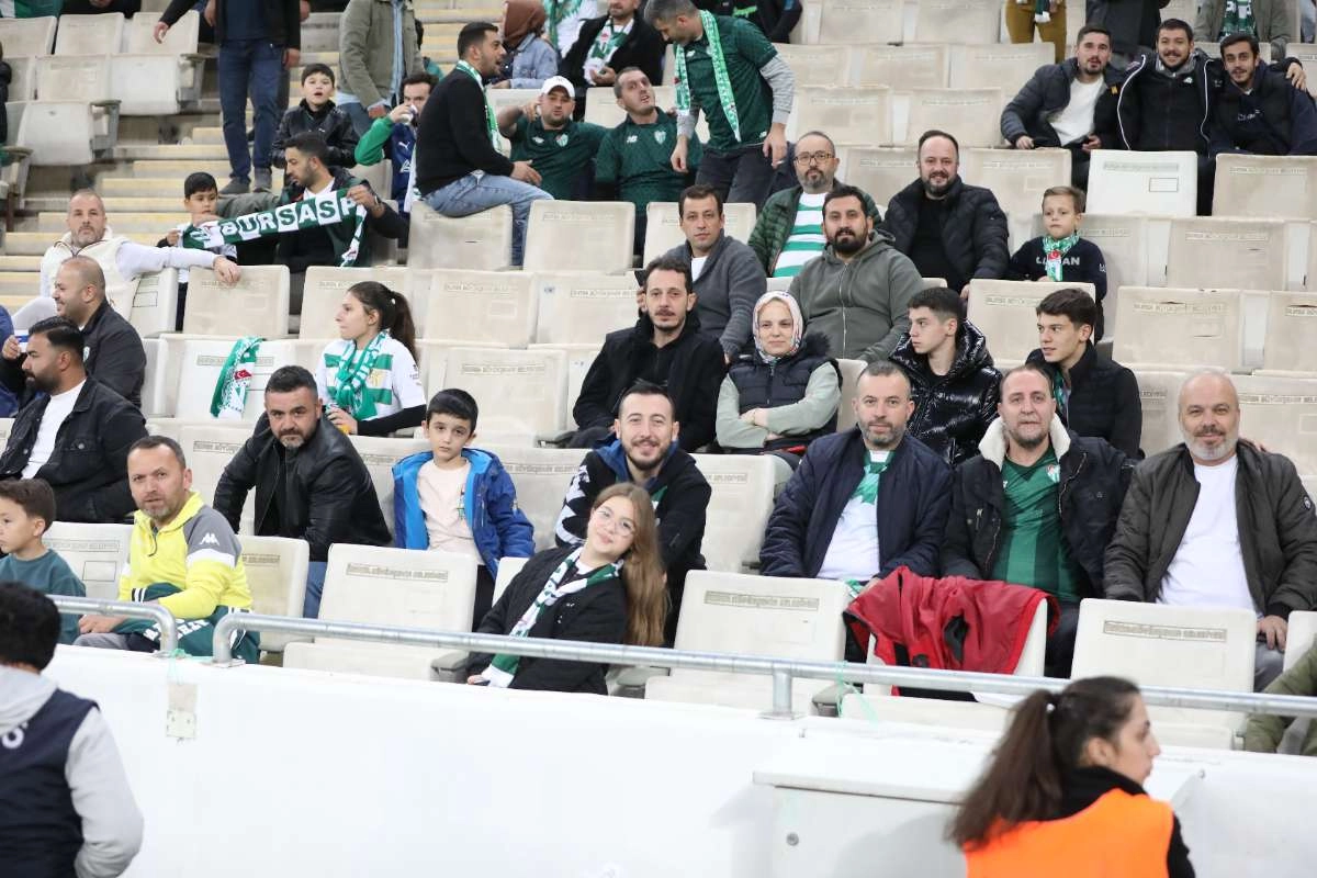 (FOTO GALERİ) Bursaspor-Menemen FK Taraftar Fotoğrafları-1