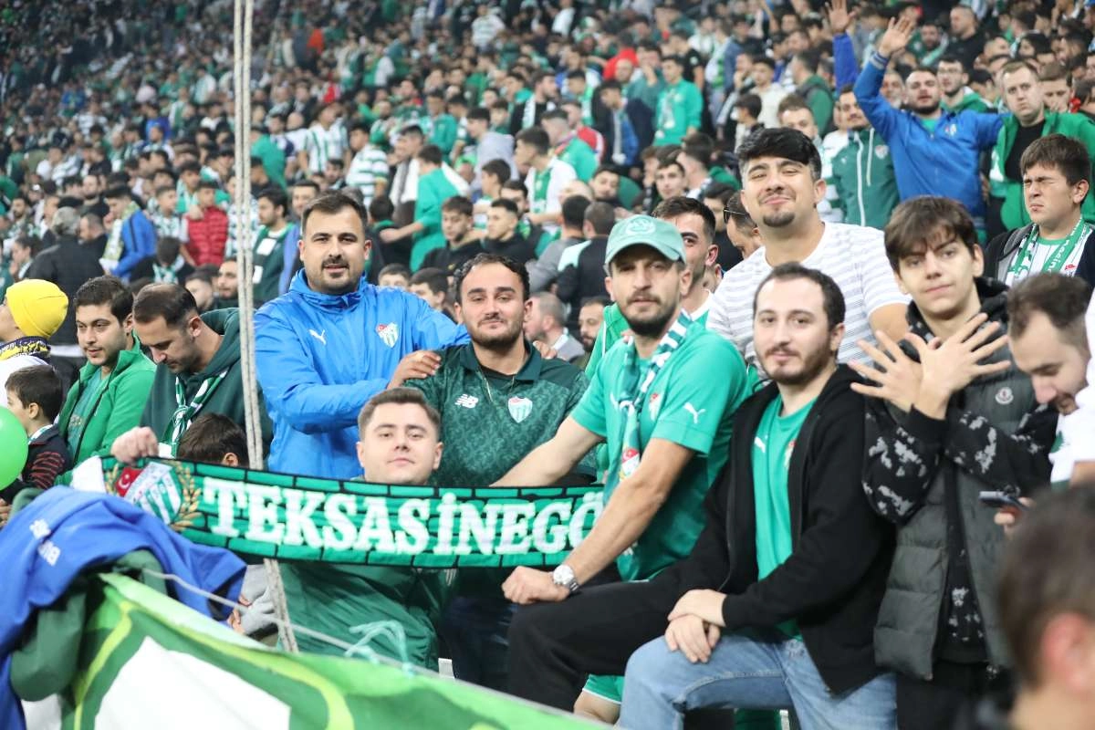 (FOTO GALERİ) Bursaspor-Menemen FK Taraftar Fotoğrafları-1