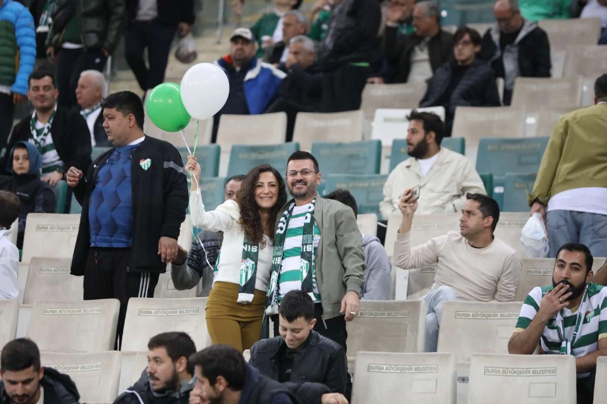 (FOTO GALERİ) Bursaspor-Menemen FK Taraftar Fotoğrafları-1