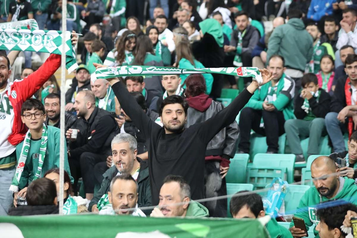 (FOTO GALERİ) Bursaspor-Menemen FK Taraftar Fotoğrafları-1