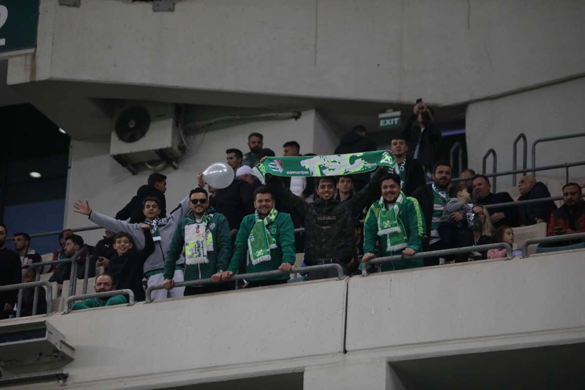 (FOTO GALERİ) Bursaspor-Menemen FK Taraftar Fotoğrafları-1