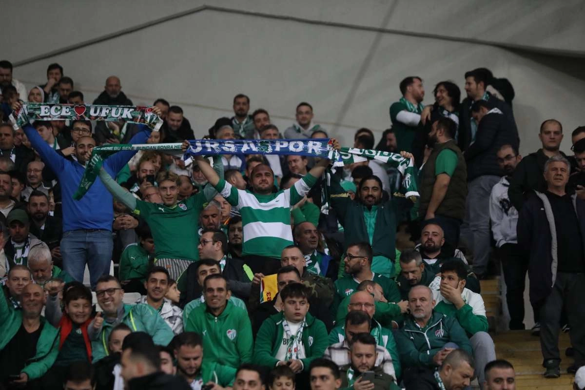 (FOTO GALERİ) Bursaspor-Menemen FK Taraftar Fotoğrafları-1