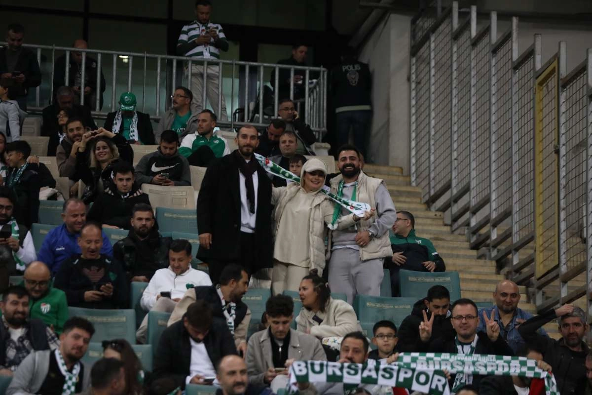 (FOTO GALERİ) Bursaspor-Menemen FK Taraftar Fotoğrafları-1