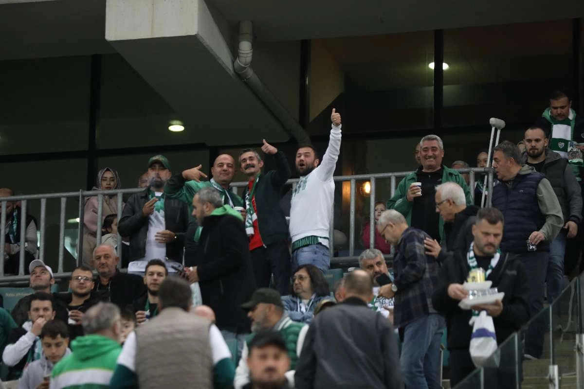 (FOTO GALERİ) Bursaspor-Menemen FK Taraftar Fotoğrafları-1
