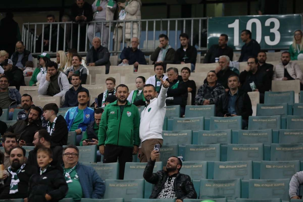 (FOTO GALERİ) Bursaspor-Menemen FK Taraftar Fotoğrafları-1