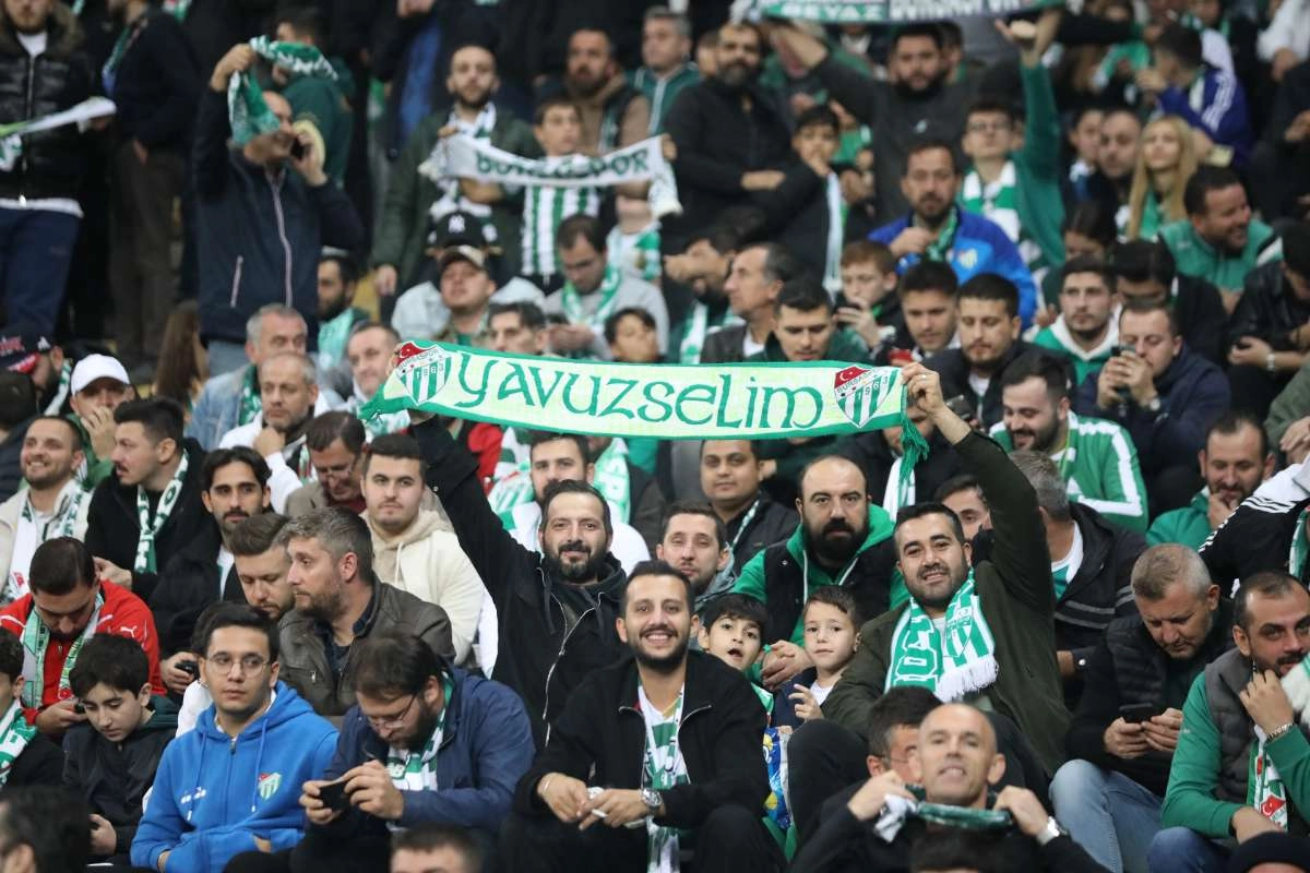 (FOTO GALERİ) Bursaspor-Menemen FK Taraftar Fotoğrafları-1