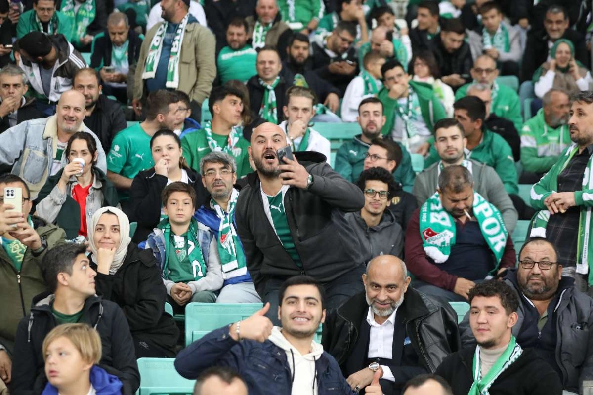 (FOTO GALERİ) Bursaspor-Menemen FK Taraftar Fotoğrafları-1