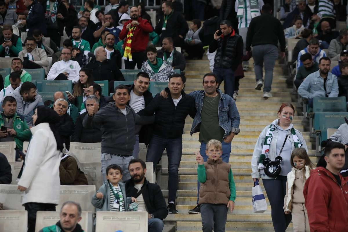 (FOTO GALERİ) Bursaspor-Menemen FK Taraftar Fotoğrafları-1