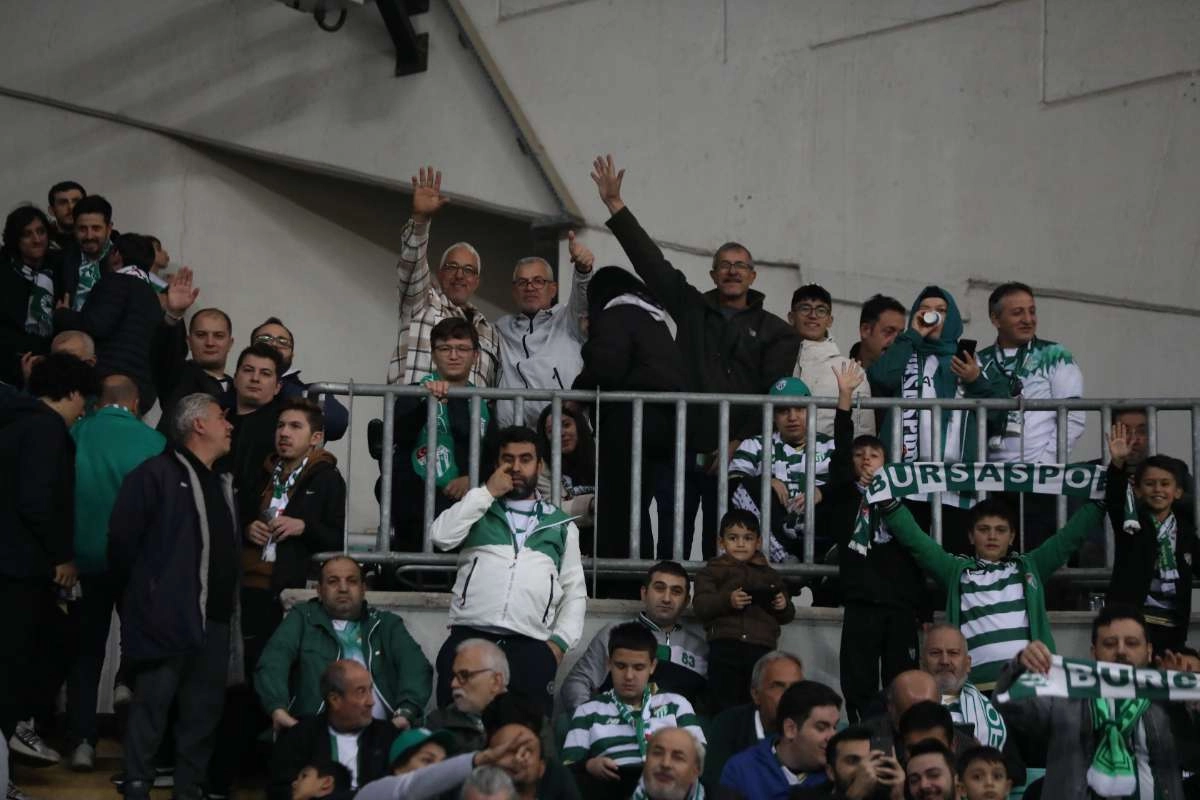 (FOTO GALERİ) Bursaspor-Menemen FK Taraftar Fotoğrafları-1