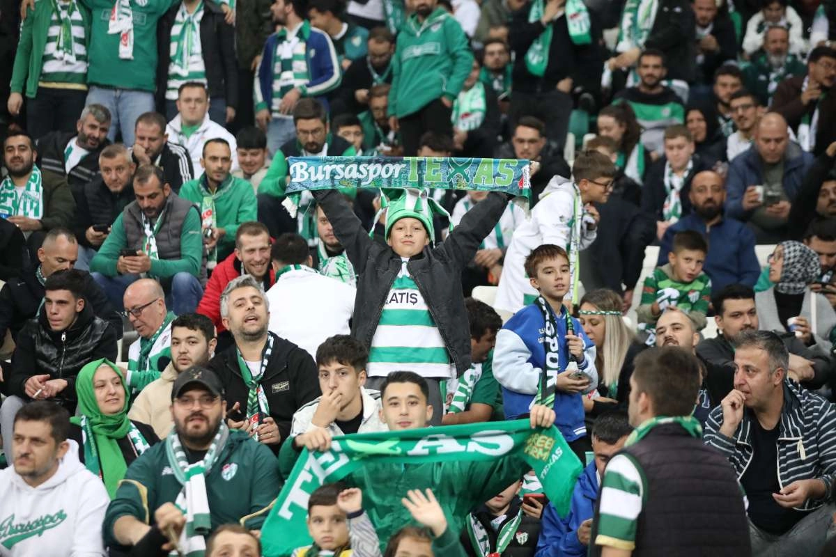 (FOTO GALERİ) Bursaspor-Menemen FK Taraftar Fotoğrafları-1