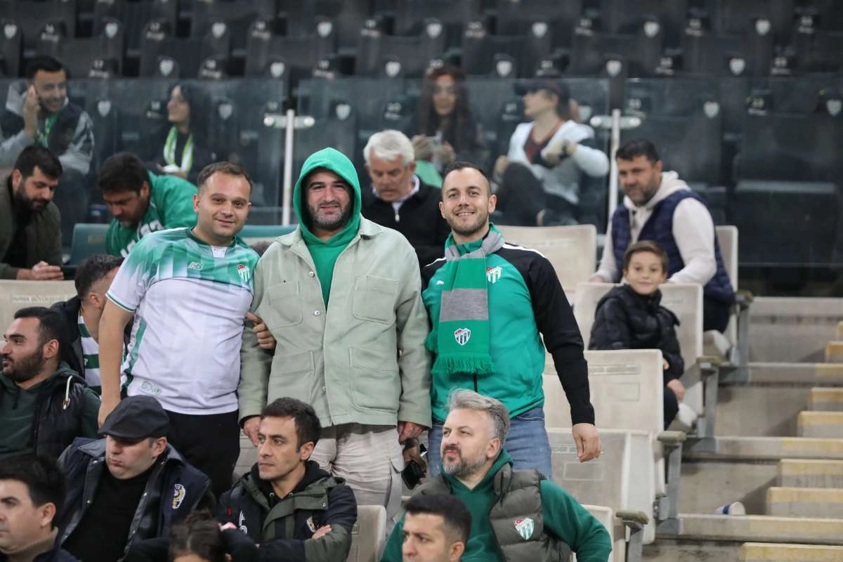 (FOTO GALERİ) Bursaspor-Menemen FK Taraftar Fotoğrafları-1