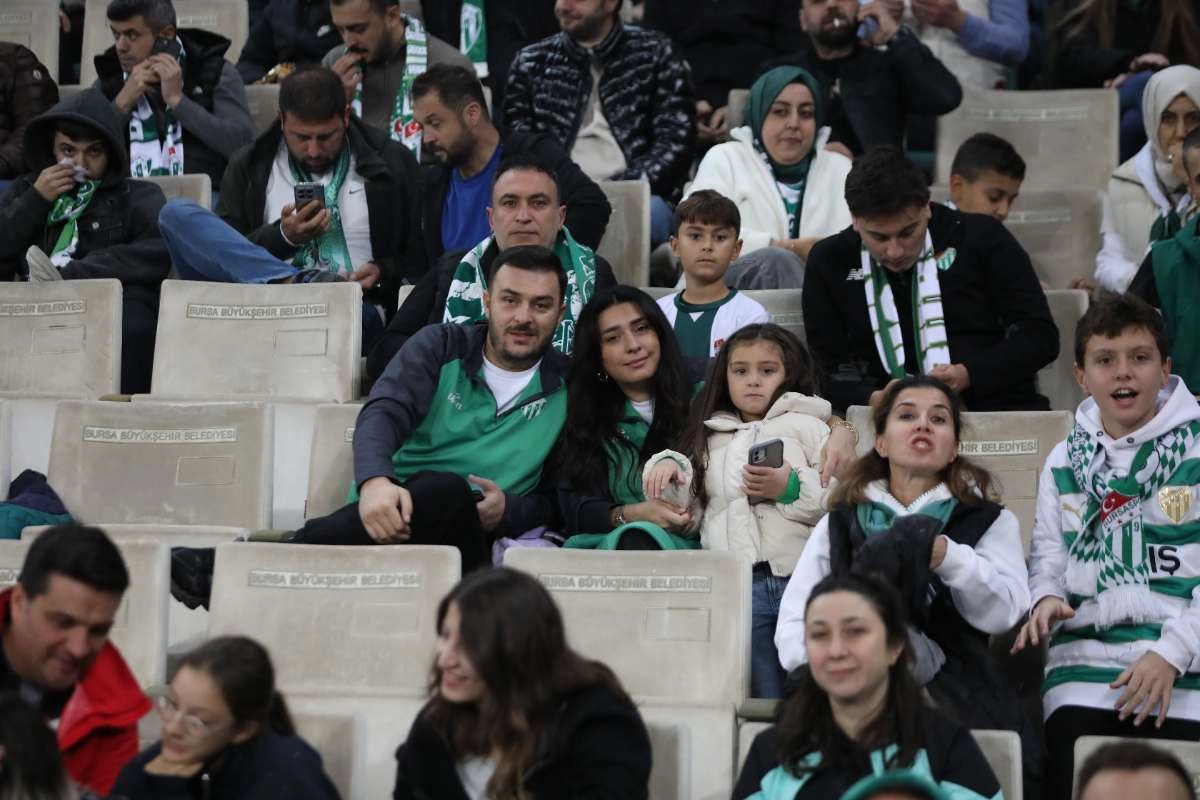 (FOTO GALERİ) Bursaspor-Menemen FK Taraftar Fotoğrafları-1
