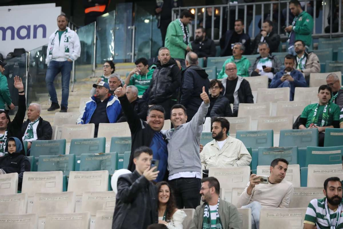 (FOTO GALERİ) Bursaspor-Menemen FK Taraftar Fotoğrafları-1