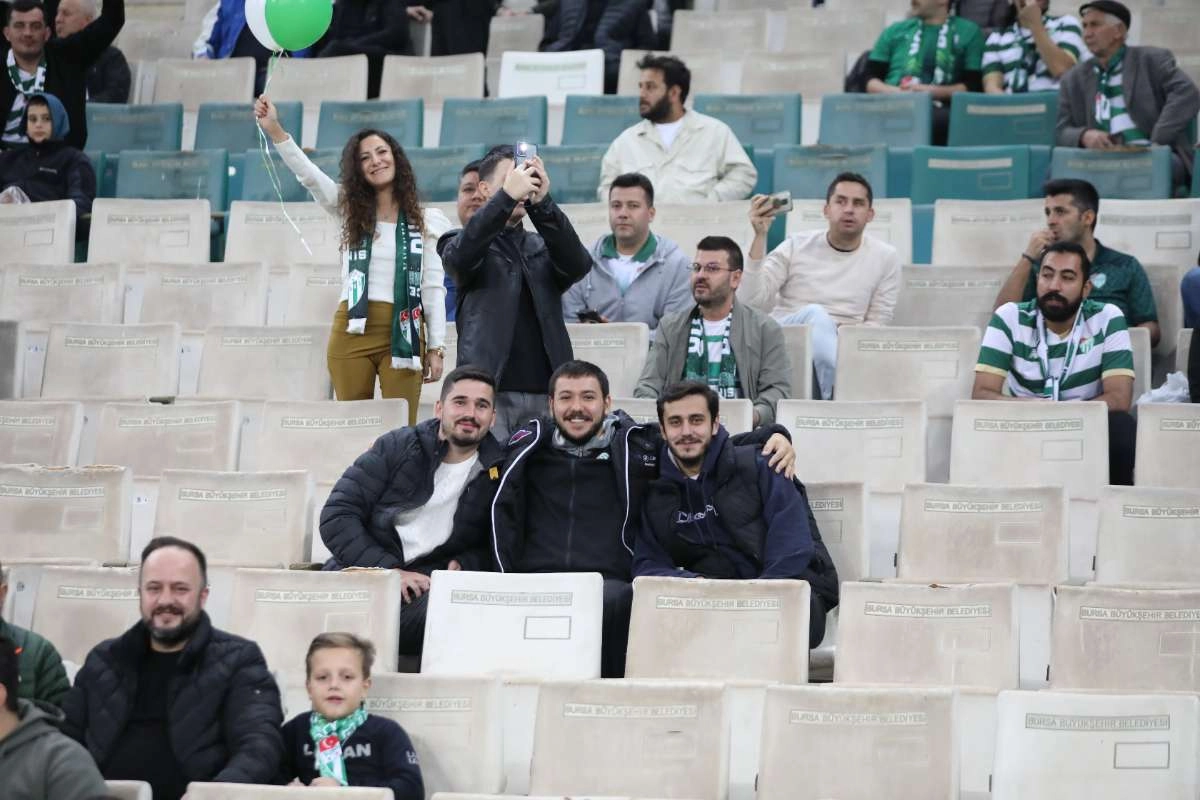 (FOTO GALERİ) Bursaspor-Menemen FK Taraftar Fotoğrafları-1