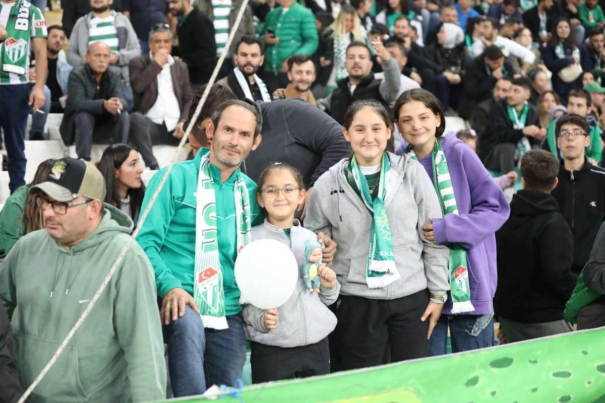 (FOTO GALERİ) Bursaspor-Menemen FK Taraftar Fotoğrafları-1