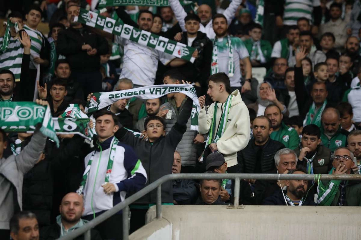 (FOTO GALERİ) Bursaspor-Menemen FK Taraftar Fotoğrafları-1