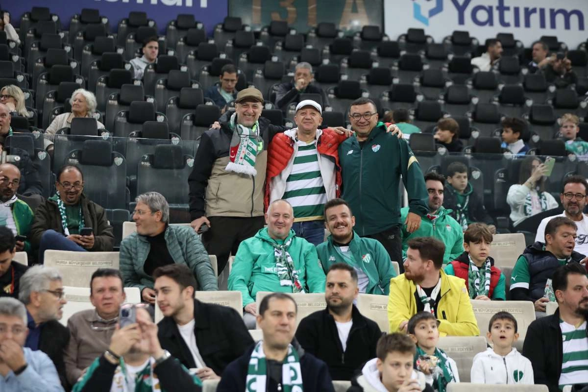 (FOTO GALERİ) Bursaspor-Menemen FK Taraftar Fotoğrafları-1